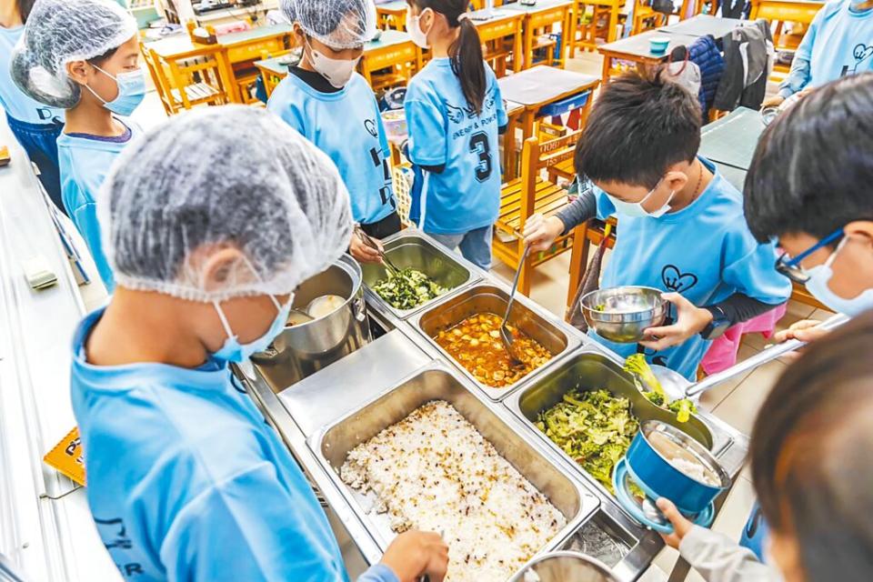 蘇丹紅食安風暴擴大，各縣市陸續宣布是否暫停使用辣椒粉、咖哩粉。（資料照／羅浚濱攝）