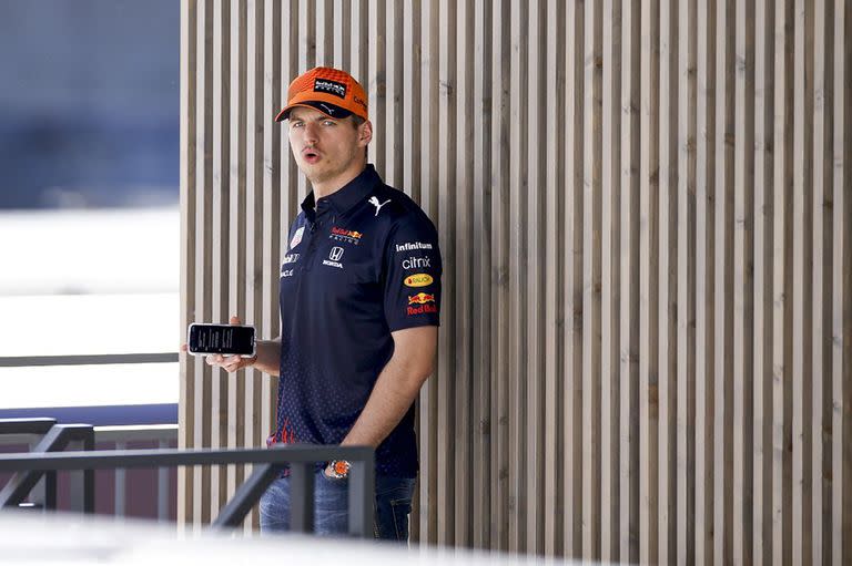 Max Verstappen en el circuito de Motmeló; el piloto neerlandés es la mejor espada de Red Bull Racing para romper la hegemonía de Mercedes