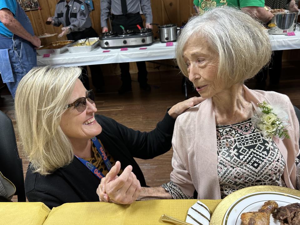 Carolyn Husband talks with Vera Herring Rozier and wishes her happy birthday.