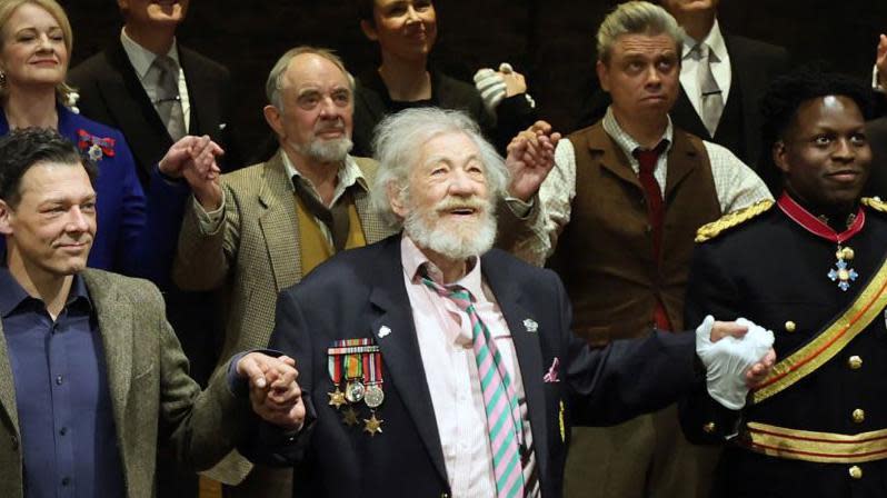 Sir Ian McKellen and cast at the curtain call