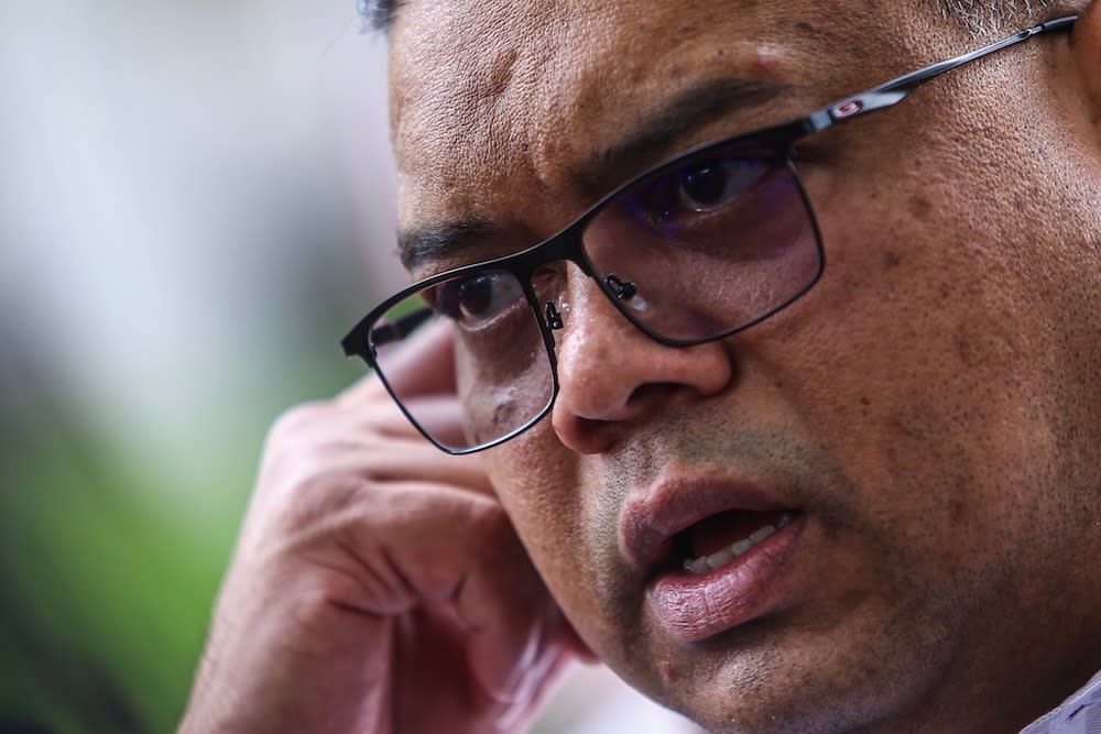 Lokman said that he has lodged a report with Umno’s disciplinary board about Hishammuddin’s alleged attempt to lure Umno leaders and MPs over to Bersatu. — Picture by Hari Anggara