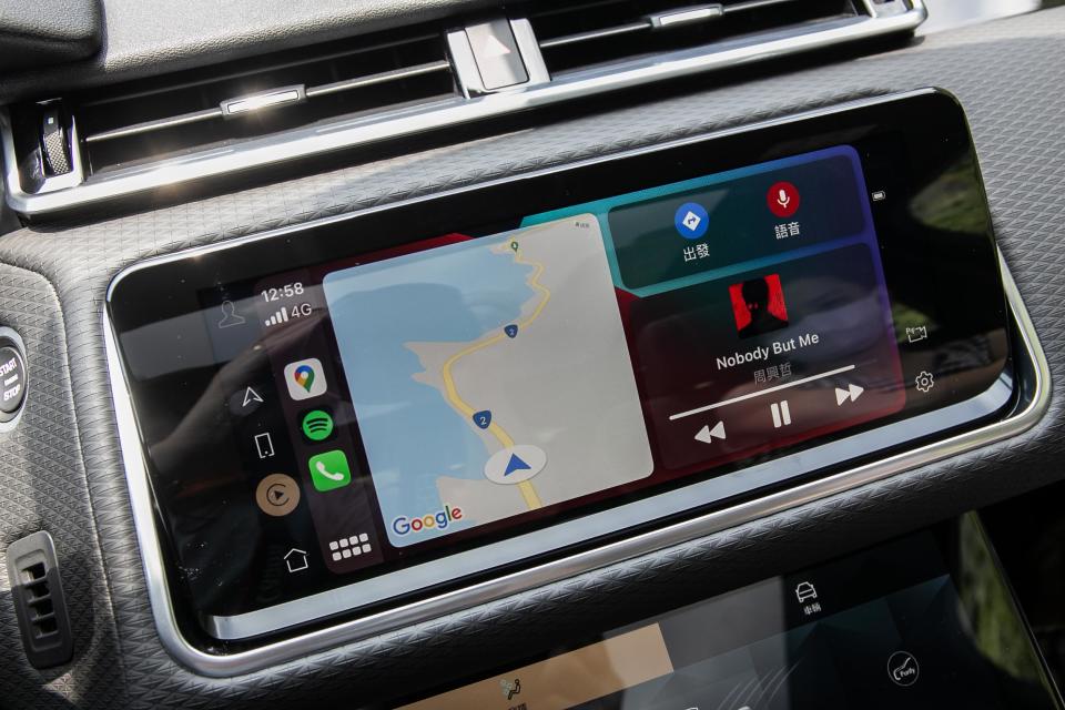 Apple CarPlay 呈現介面，但可惜的仍是有線連接，且操作過程中也發生過幾次系統閃離狀況。