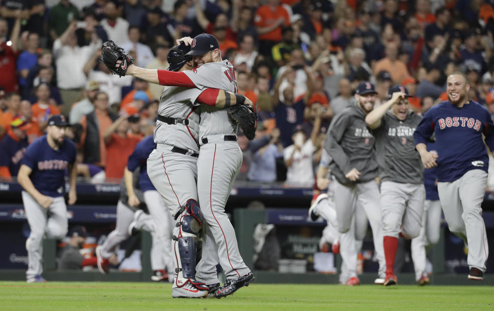 CORRECTS THE NAME OF THE CATCHER TO SANDY LEON, AND NOT CHRISTIAN VAZQUEZ AS ORIGINALLY SENT - Boston Red Sox relief pitcher Craig Kimbrel celebrates with catcher Sandy Leon after winning the baseball American League Championship Series against the Houston Astros on Thursday, Oct. 18, 2018, in Houston. (AP Photo/David J. Phillip)