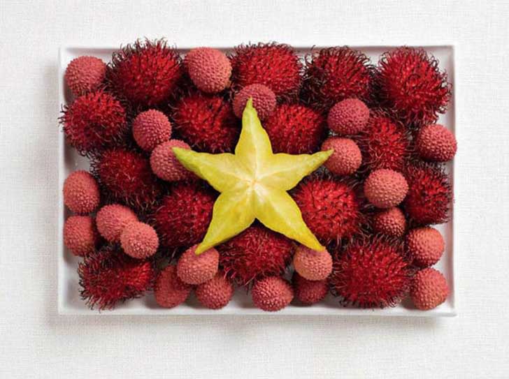 Vietnam. Esta bandera fue hecha de Rambután, Litchi y Fruta de la estrella.