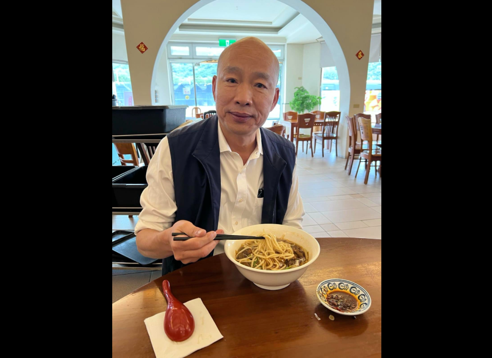 <strong>韓國瑜3日臉書PO吃牛肉麵照片與網友互動。（圖／翻攝韓國瑜臉書）</strong>
