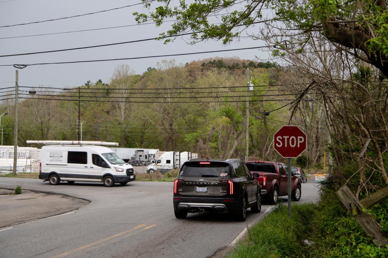 A reader asks about a missing street sign at the intersection of Woodfin Avenue and Riverside Drive.