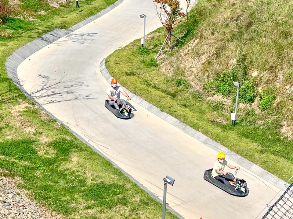 開箱韓國最新遊樂園  釜山樂天世界、 Skyline Luge！變身韓國高校生瘋玩一整天