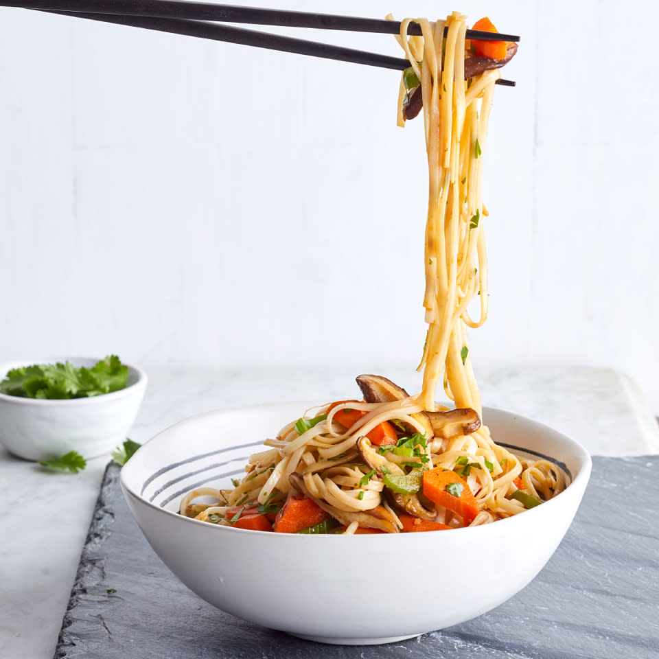 Vegetarian Lo Mein with Shiitakes, Carrots & Bean Sprouts