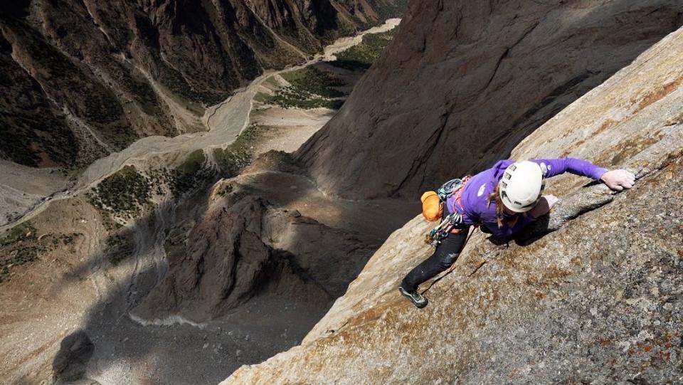 <span class="article__caption">Harrington making her way up to claim the first free individual ascent of <em>The American Way</em>.</span> (Photo: Colette McInerney and Teton Gravity Research)