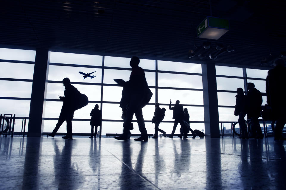 多間航空公司要求乘客量體重　為安全定賺錢？(Getty Images)