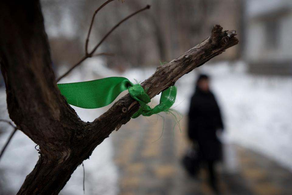 A green ribbon flutters in subtle defiance in Moscow. Russians are finding small ways to express dissent over the country’s war against Ukraine, and green – the combination of blue and yellow, the colors of the Ukrainian flag – has become a symbol of that protest. NATALIA KOLESNIKOVA/AFP via Getty Images