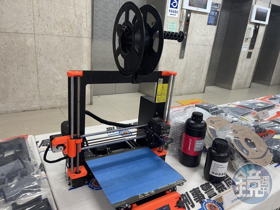 警方查扣3D列印機、高強度工業聚合塑料。