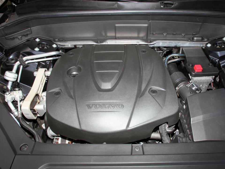 採用了Volvo自主研發的Drive-E系列2.0升四缸渦輪增壓柴油引擎，搭配Geartronic八速手自排變速箱，可輸出最大馬力225hp、最大扭力高達47.9kgm。