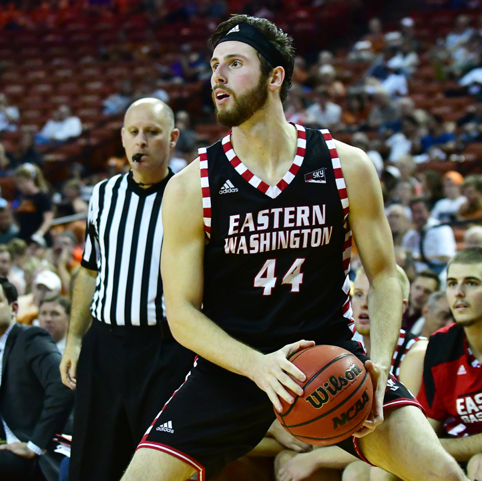 The Bachelor's Felix Von Hofe playing basketball with Eastern Washington.