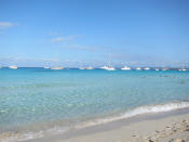 Platz 6: Playa de Ses Illetes. Auch hier lässt es sich gut aushalten. Feinen, weißen Sand und türkisblaues Wasser bietet der Playa de Ses Illetes auf der balearischen Insel Formentera. Beste Reisezeit: ganzjährig. (Bild-Copyright: TripAdvisor)
