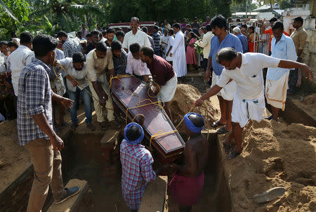 A man who died during the floods is being buried in Paravur, in the southern state of Kerala, India August 21, 2018. REUTERS/Sivaram V