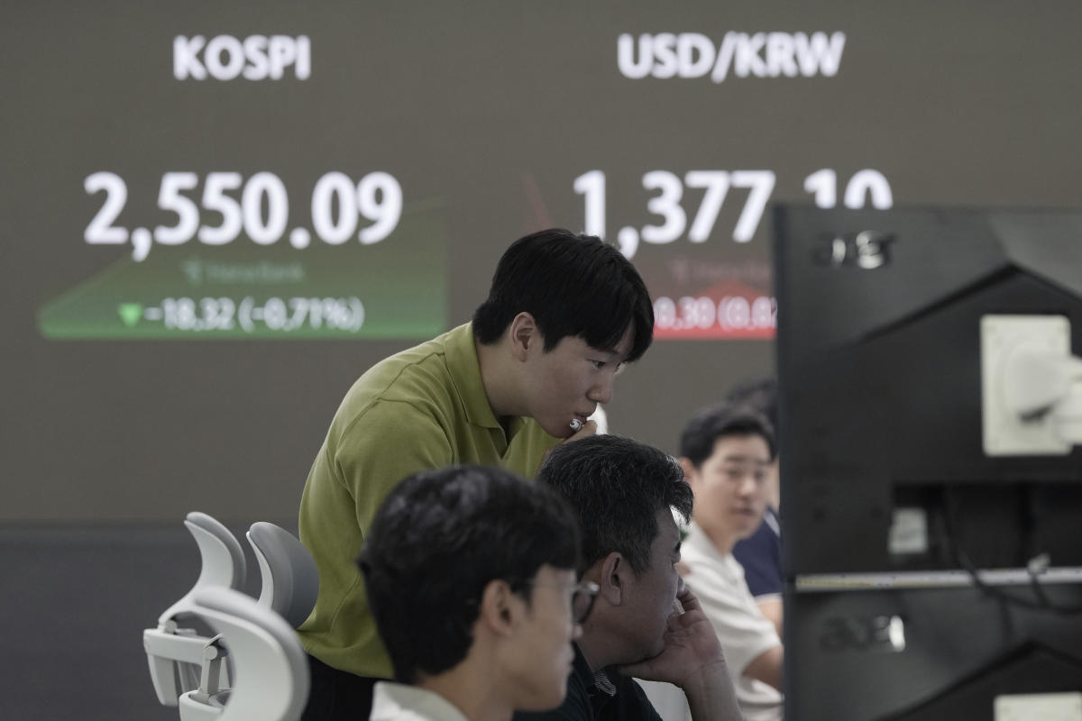 Asian stocks are mixed after Wall Street’s decline caused by falling technology stocks