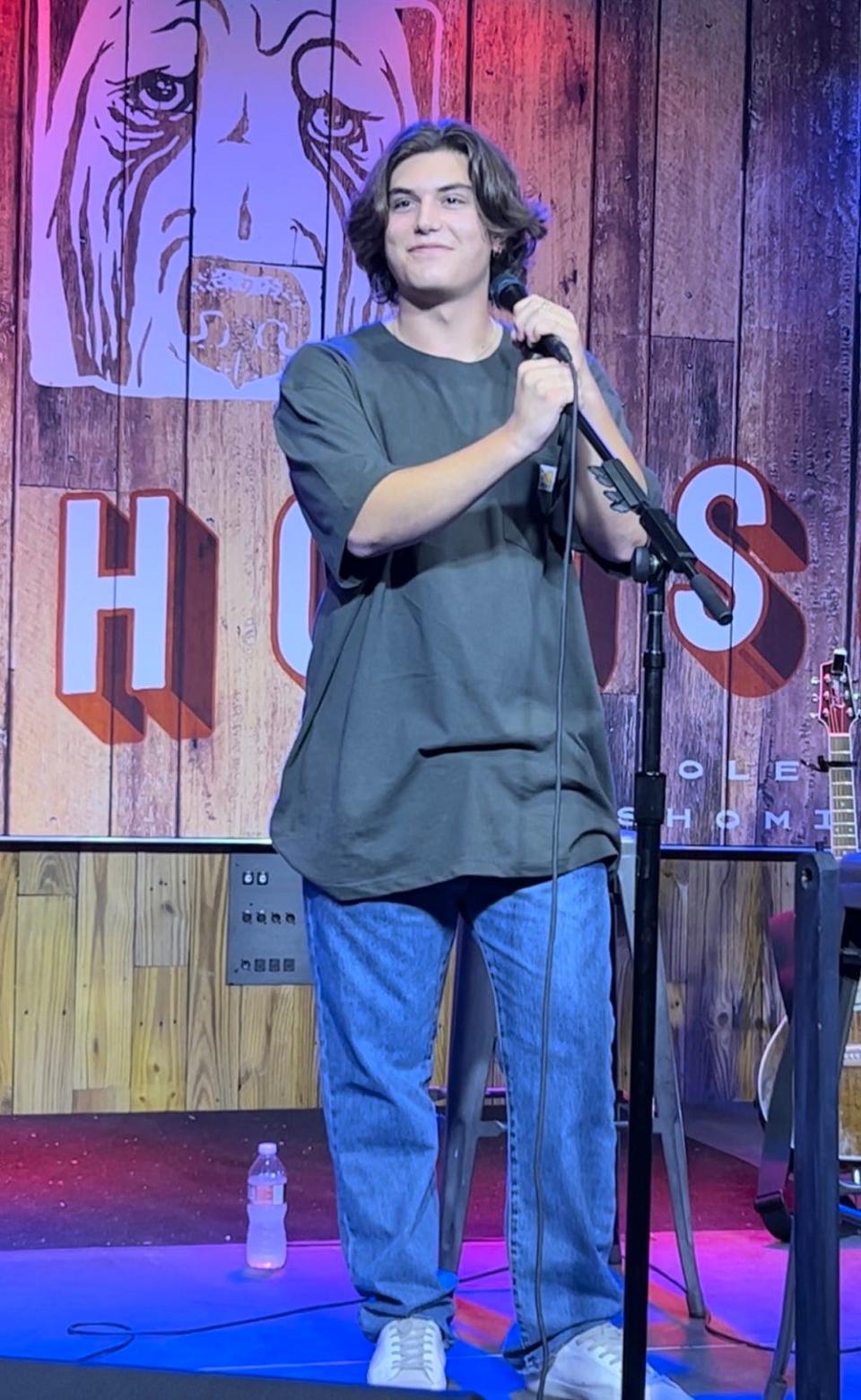 Kingston Rossdale, the 17-year-old son of Gwen Stefani and Gavin Rossdale, gave his first favorite public performance Aug. 11 at his stepfather Blake Shelton's Ole Red Tishomingo restaurant, bar and live music venue.