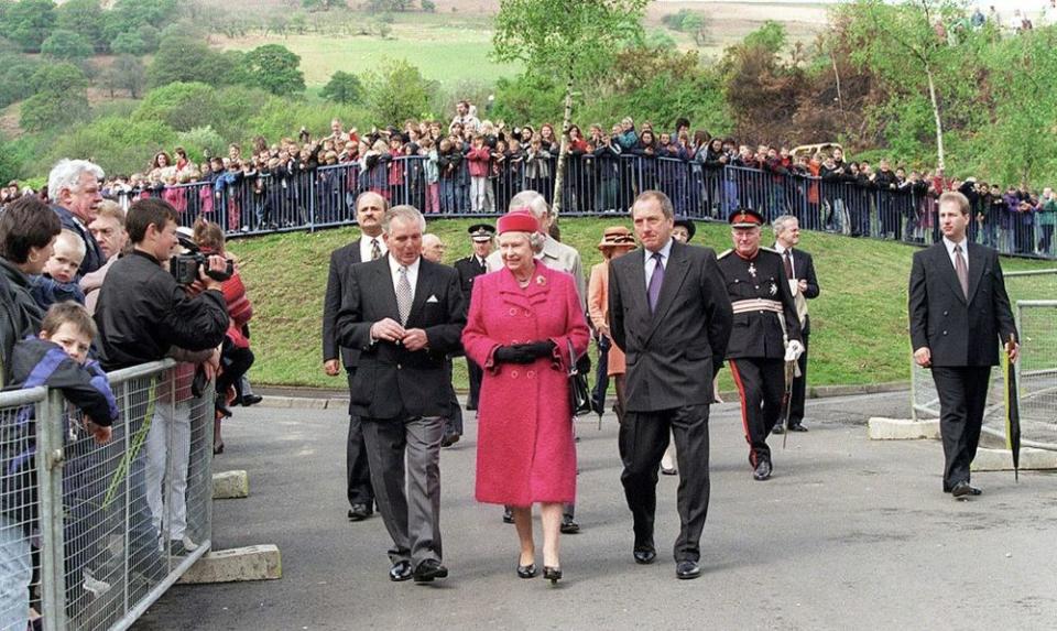 Queen Elizabeth visits Aberfan in 1997 | Tim Graham Picture Library/Getty