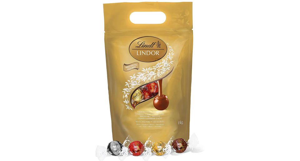  Lindt Lindor Milk Chocolate Truffles Bag 1kg 