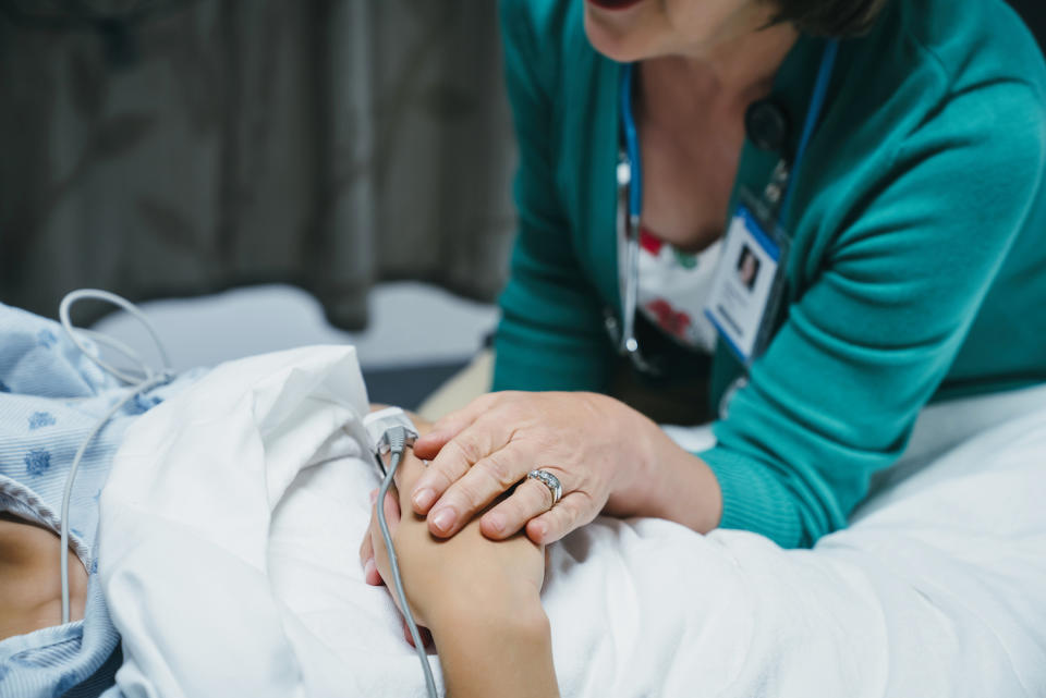 Tritt bei einem Kind ein anaphylaktischer Schockzustand ein, sollte sofort ein Arzt gerufen werden. (Symbolbild: Getty Images)