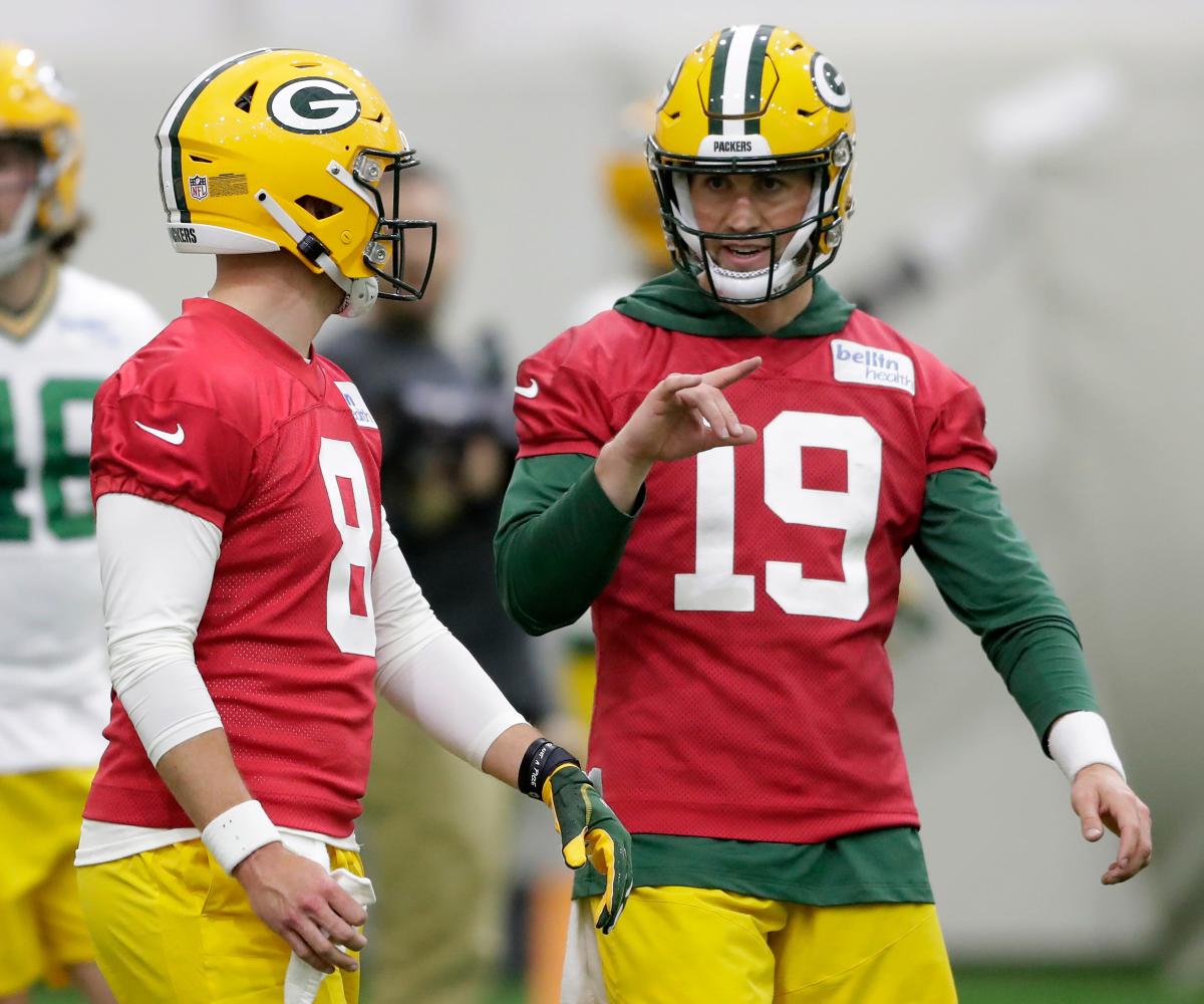 Aaron Rodgers welcomes Packers rookie Sean Clifford to NFL with gift