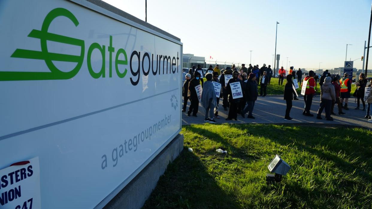 The roughly 800 food service workers went on strike April 16. (Paul Smith/CBC - image credit)