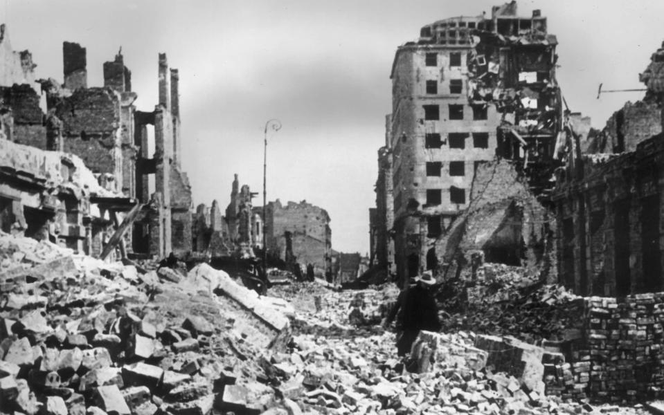 September 1939: Rubble and ruins after the German bombing of Warsaw - Archive Photos