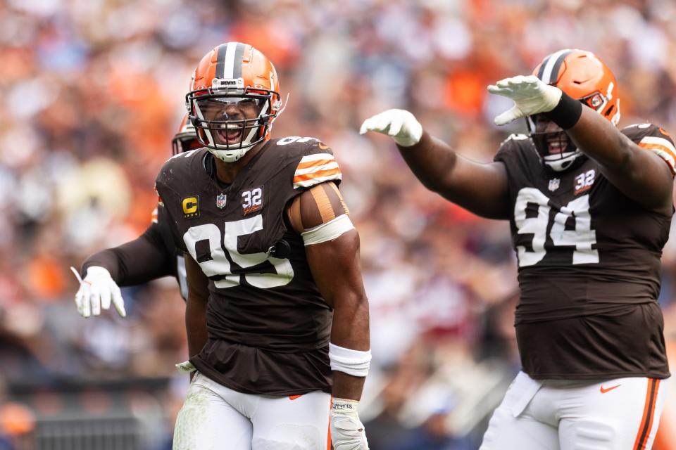 Browns defensive end Myles Garrett (95) celebrates a sack with defensive tackle Dalvin Tomlinson.