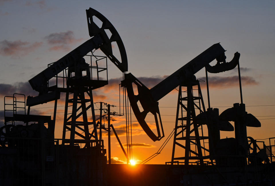 A view shows oil pump jacks outside Almetyevsk in the Republic of Tatarstan, Russia June 4, 2023. REUTERS/Alexander Manzyuk