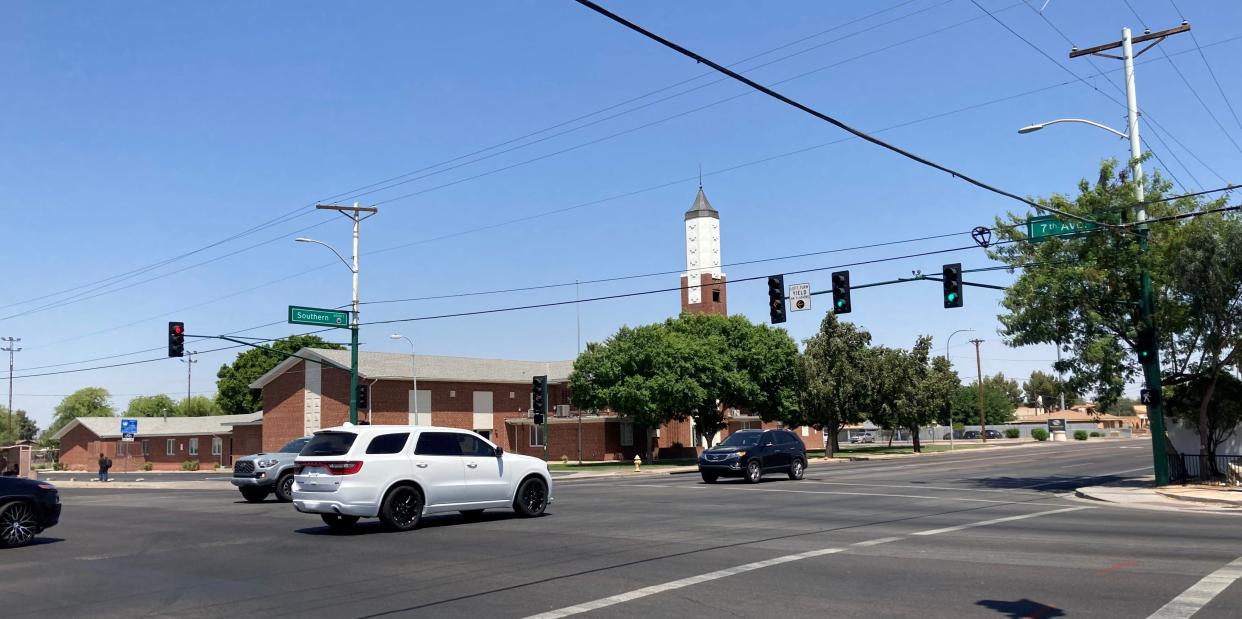 Drivers head east toward Central Avenue from the Seventh and Southern avenues intersection on April 27, 2022. Residents say traffic at that intersection has increased and the lack of left-turn lights leaves many concerned it will become a hot spot for accidents.