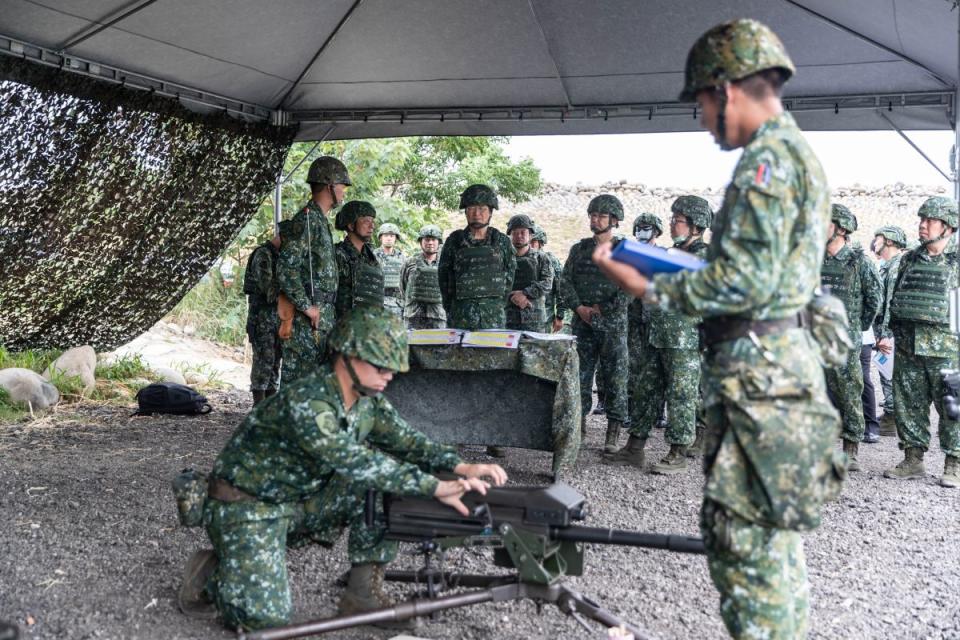 ▲新制教召將於明年試行，手槍、步槍與機槍射擊訓練時數都增加。（圖／軍聞社提供）