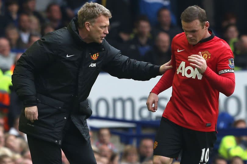 Manager David Moyes speaks to Wayne Rooney during the match between Everton and Manchester United