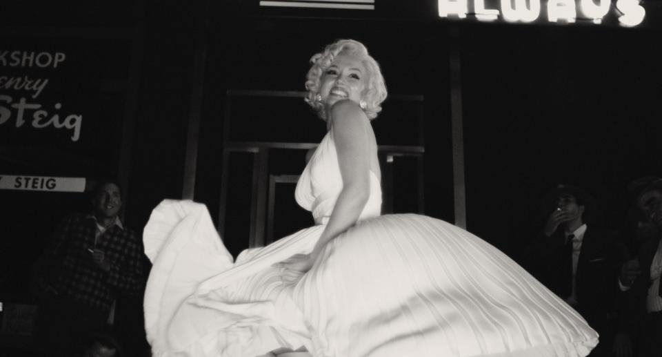 Ana de Armas re-creates Marilyn Monroe's iconic subway grate shot with a fluttering white dress.