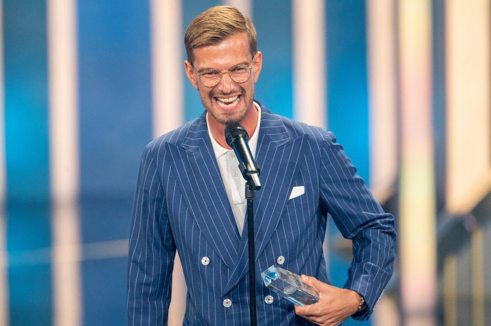 Joko Winterscheidt erhielt für "Wer stiehlt mir die Show?" nach 2021 zum zweiten Mal den Fernsehpreis für die beste Show. (Bild: ZDF / Sascha Baumann)