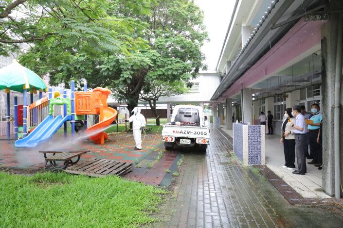 雲縣長張麗善視察校園防疫，為下週恢復實體上課整備。（記者陳正芬攝）