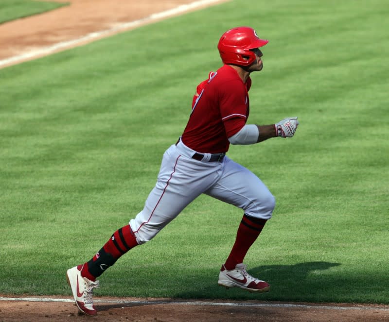 FILE PHOTO: MLB: Game One-Chicago Cubs at Cincinnati Reds