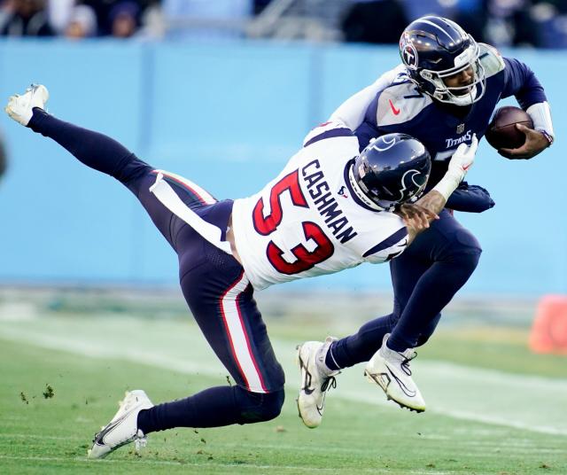 Titans OL Jordan Roos drags Malik Willis into end zone for score