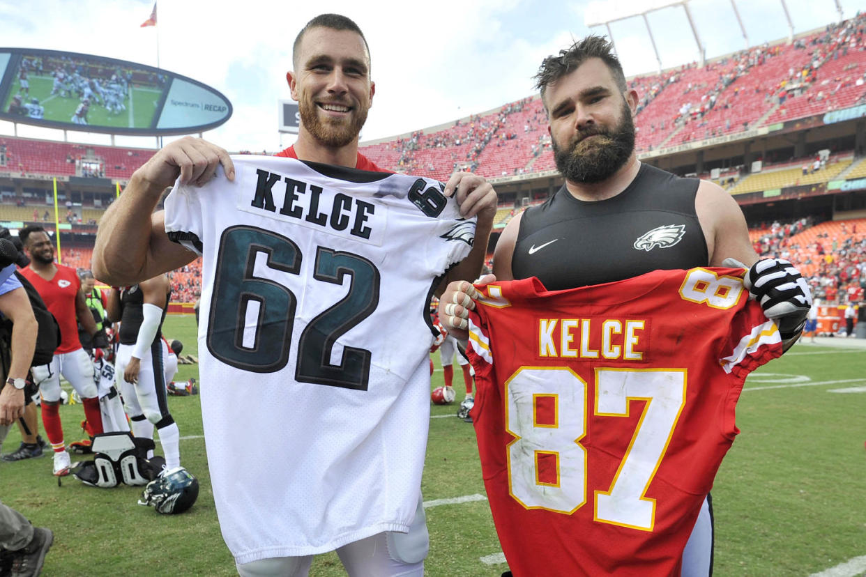 Travis Kelce, Jason Kelce at game in 2017. (Ed Zurga / AP)