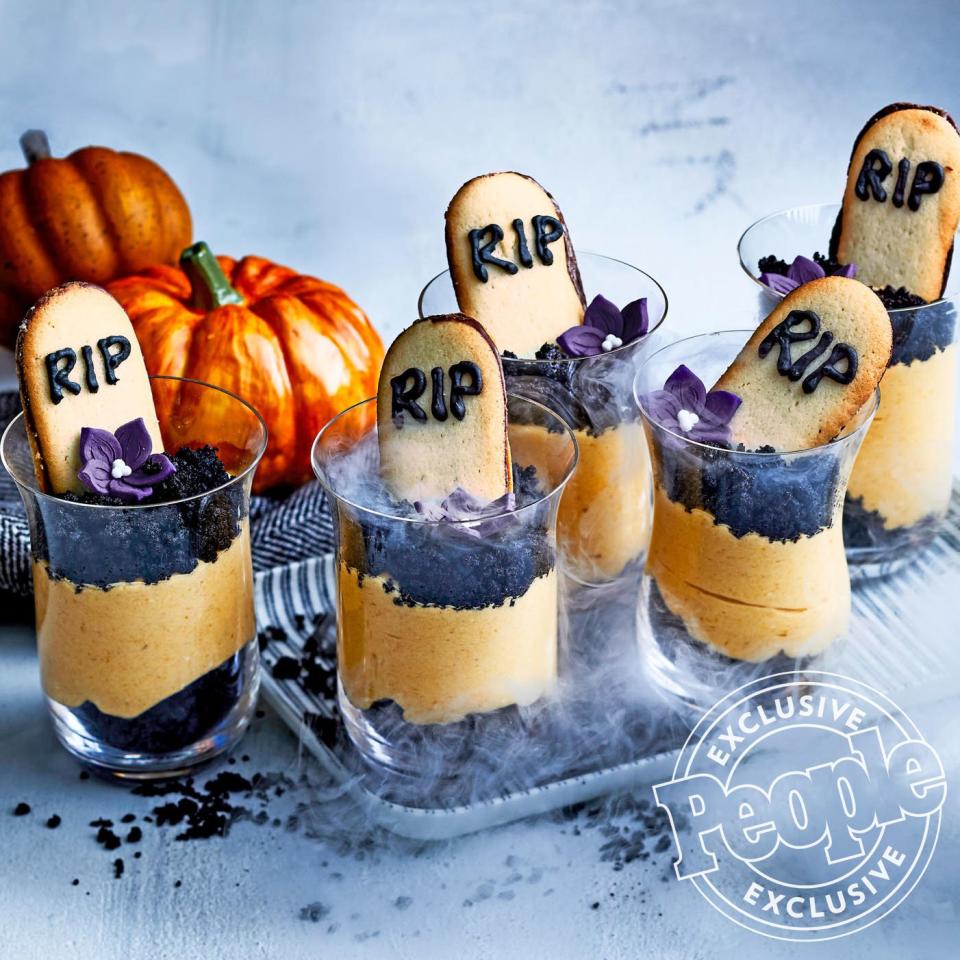 GRAVEYWARD PUMPKIN PIE SHOOTERS