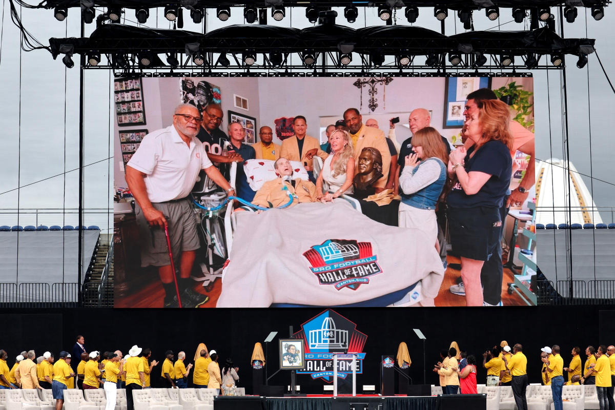 '85 Bears show up to watch Steve McMichael's induction into HOF Top