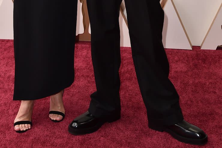 Kourtney Kardashian and Travis Barker at the 2022 Oscar red carpet. - Credit: AP