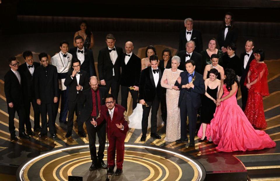 Co-directors Daniel Scheinert (L) and Daniel Kwan (R) speak after winning the Oscar for Best Picture for 