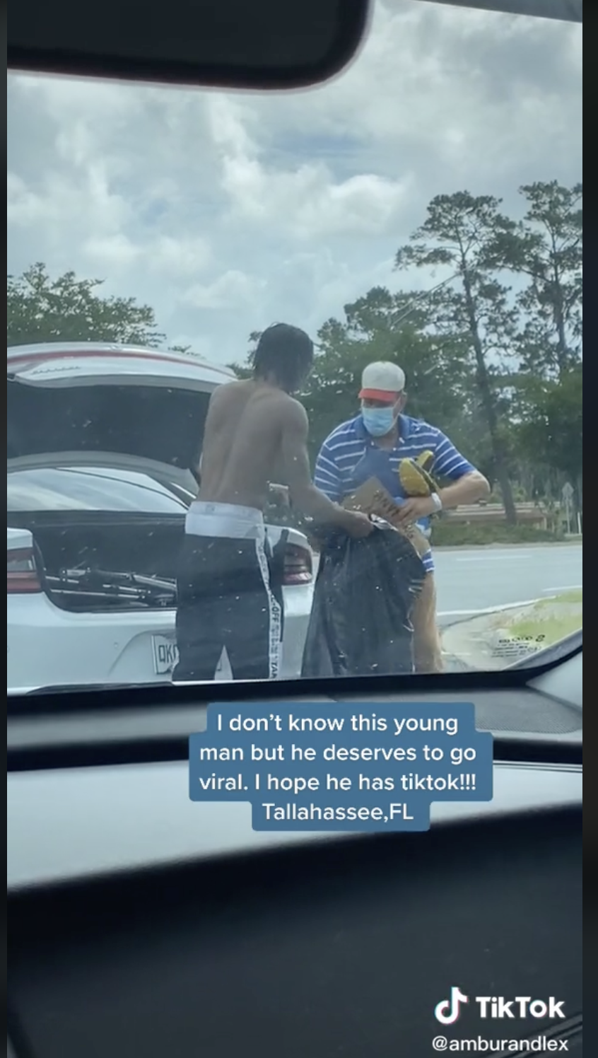 Jabari Richardson was universally praised on TikTok for how he treated this man. (TikTok/amburandlex)