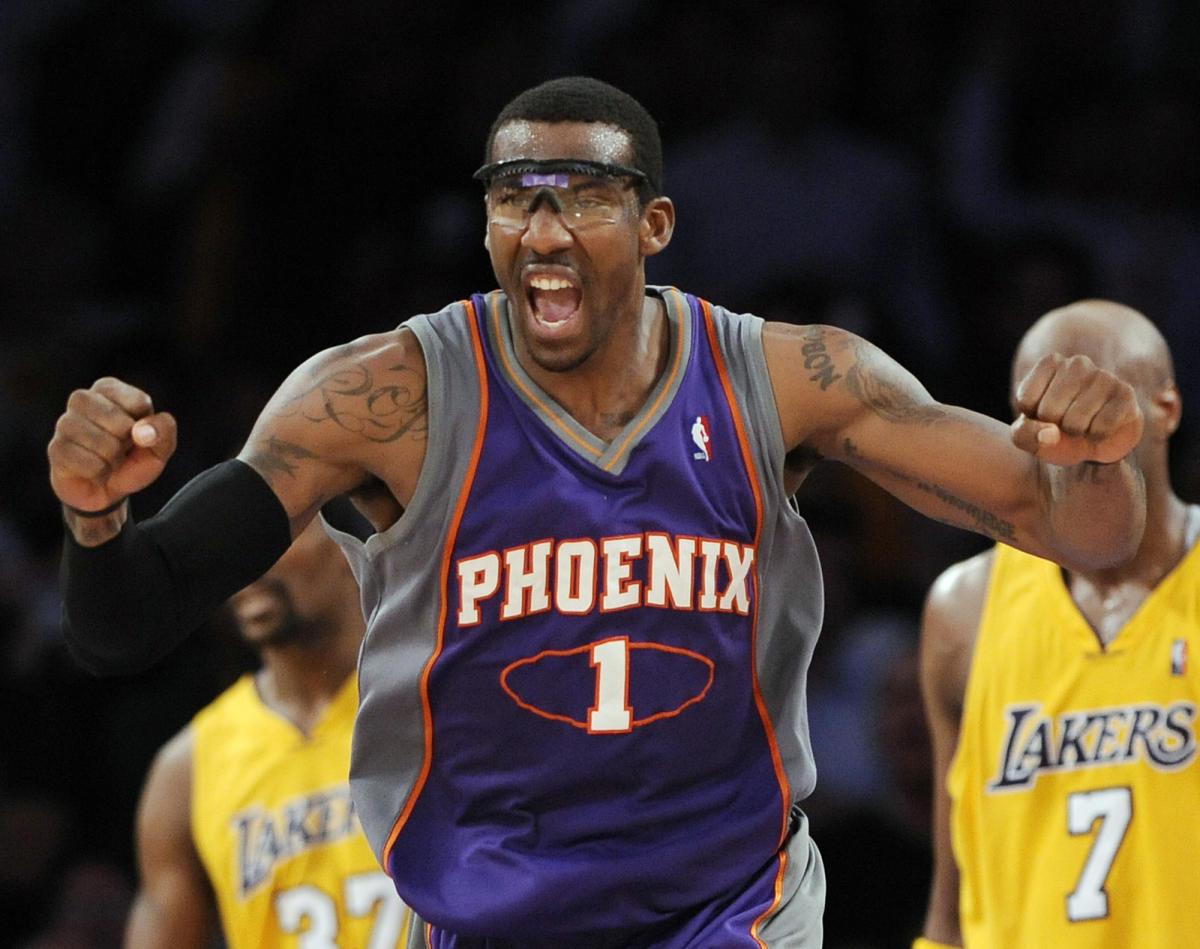 How many Phoenix Suns players have their jerseys retired? Who else are Amare  Stoudemire and Shawn Marion joining?