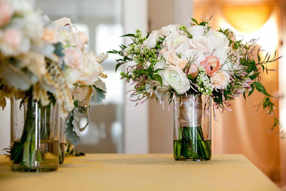 How to Choose a Wedding Florist