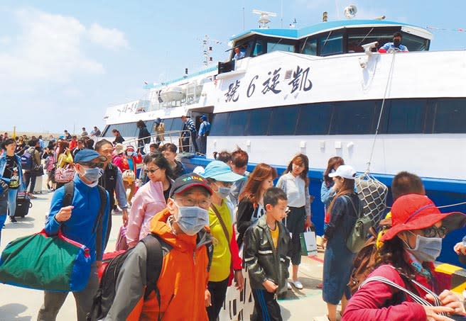 交通部規畫下一波團體旅遊補助，詳細方案預計下周出爐，旅遊業界對此樂觀看待。圖為今年澎湖觀光爆夯的情景。（本報資料照片）