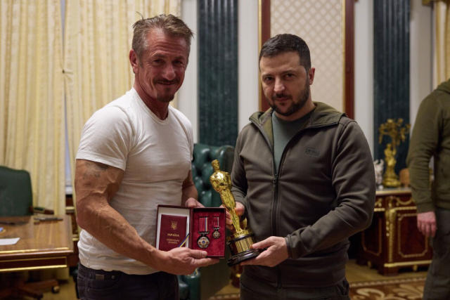 Sean Penn Gives Ukrainian President Volodymyr Zelenskyy Oscar Trophy