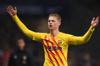 Der brachte ihm den Wechsel zum FC Barcelona ein. Dort hat sich de Jong schnell eingefunden, spielt aber noch keine derart zentrale Rolle wie in Amsterdam. Das wohl auch, weil noch keine finale Position für ihn gefunden wurde.