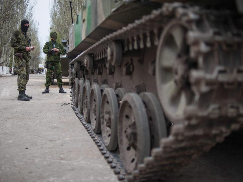 Moskautreue Separatisten halten nach wie vor in mehreren Orten Verwaltungsgebäude besetzt. Foto: Roman Pilipey